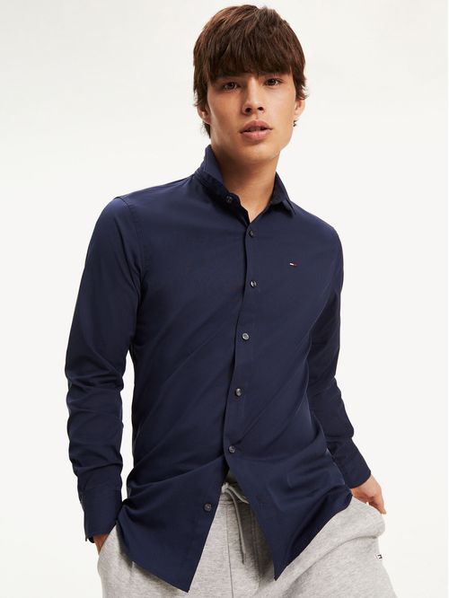 Camisa de algodón elástico y corte slim