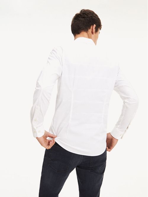 Camisa de algodón elástico y corte slim