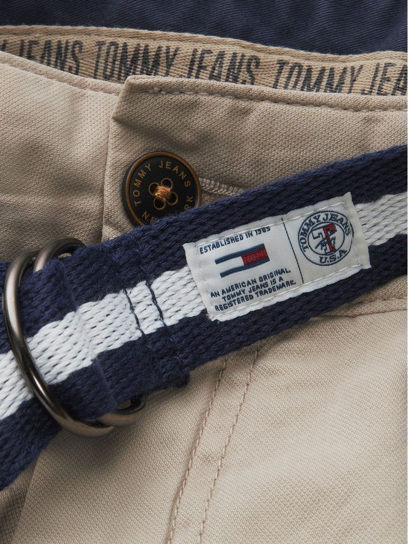 Pantalon-chino-corto-con-cinturon-de-corte-amplio