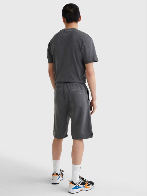 Pantalón corto estilo baloncesto con logo