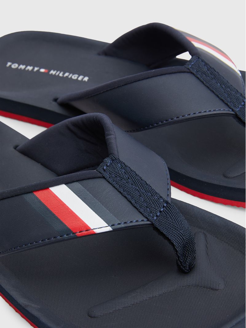 Chanclas-con-tiras-acolchadas