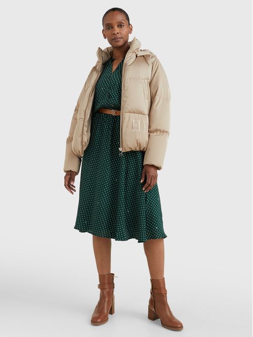 Chaqueta de satén con plumón y capucha