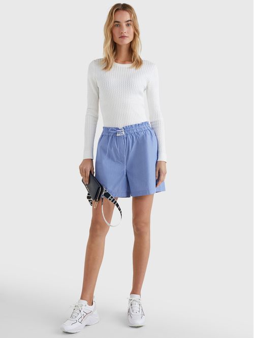 Pantalón corto de rayas y corte amplio