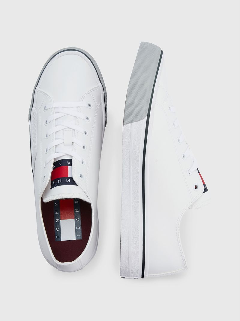 ZAPATILLAS-DE-CORTE-BAJO-CON-CORDONES