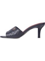 SANDALIAS-CUERO-CON-MONOGRAMAS-EN-RELIEVE