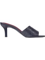 SANDALIAS-CUERO-CON-MONOGRAMAS-EN-RELIEVE
