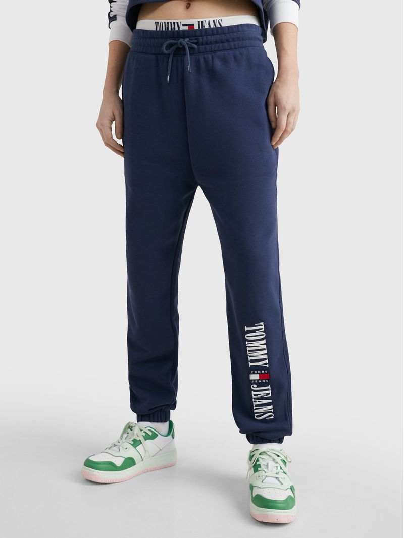 JOGGERS-DE-CORTE-AMPLIO-CON-PARCHE