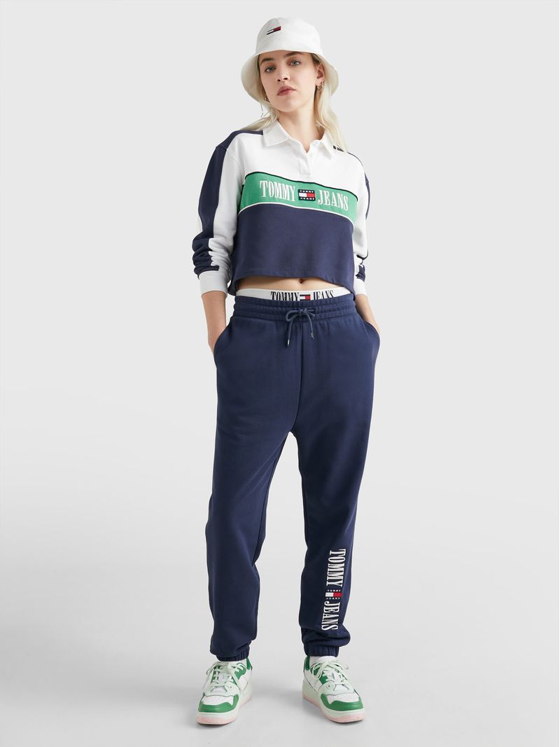 JOGGERS-DE-CORTE-AMPLIO-CON-PARCHE