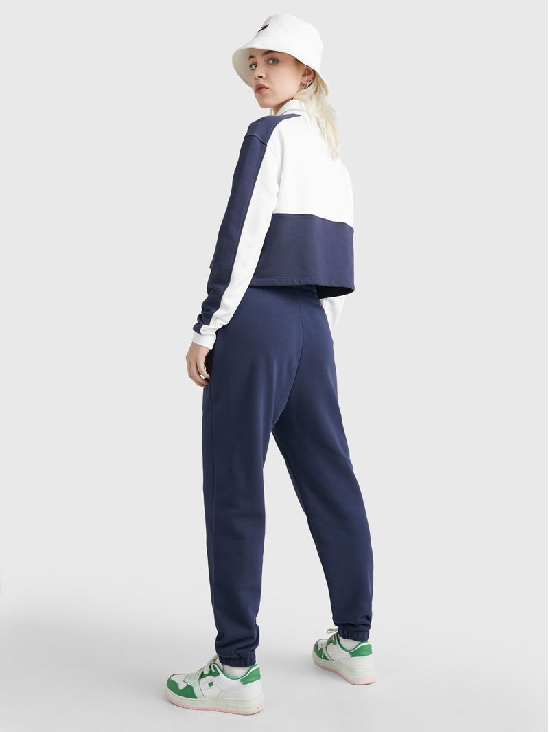 JOGGERS-DE-CORTE-AMPLIO-CON-PARCHE