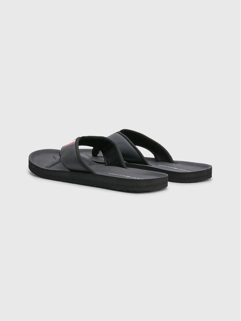 CHANCLAS-ACOLCHADAS-CON-CINTA-DISTINTIVA