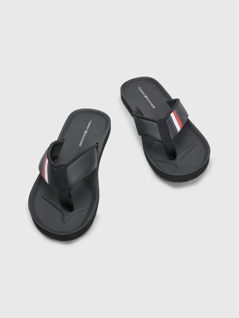 CHANCLAS-ACOLCHADAS-CON-CINTA-DISTINTIVA