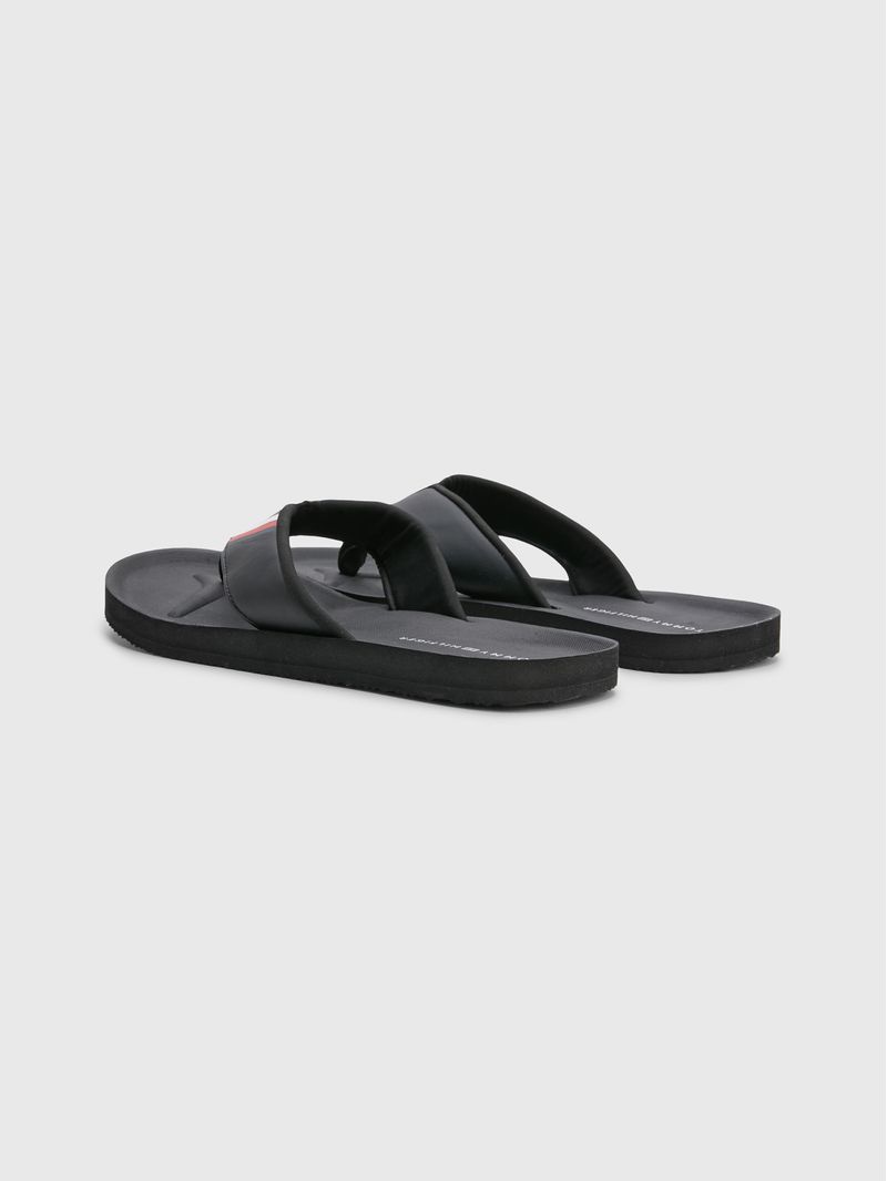 CHANCLAS-ACOLCHADAS-CON-CINTA-DISTINTIVA