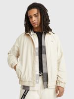 CHAQUETA-CON-PARCHE-CON-LOGO-ESSENTIAL