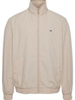 CHAQUETA-CON-PARCHE-CON-LOGO-ESSENTIAL