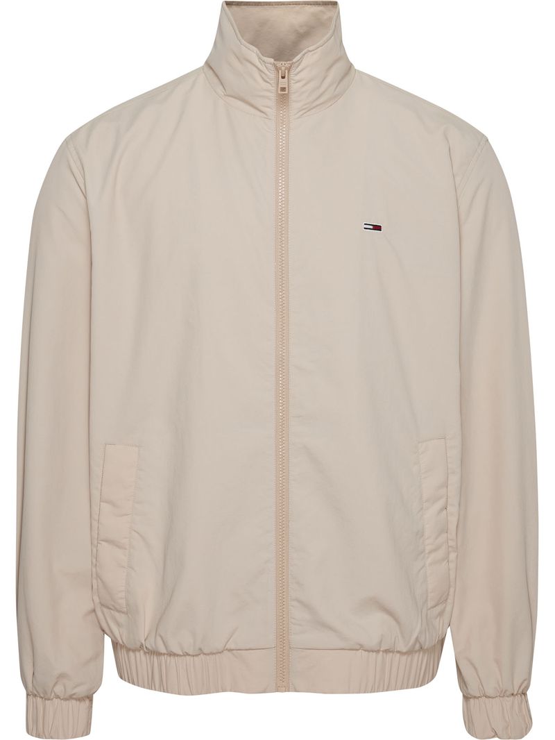CHAQUETA-CON-PARCHE-CON-LOGO-ESSENTIAL