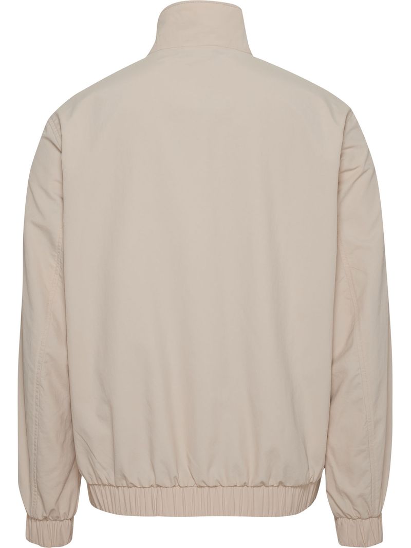 CHAQUETA-CON-PARCHE-CON-LOGO-ESSENTIAL