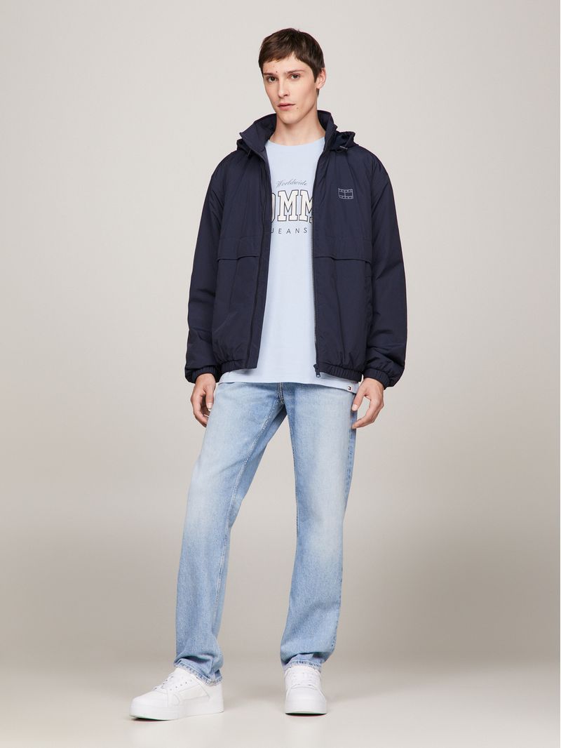 Chumpa-con-capucha-y-logo-tonal