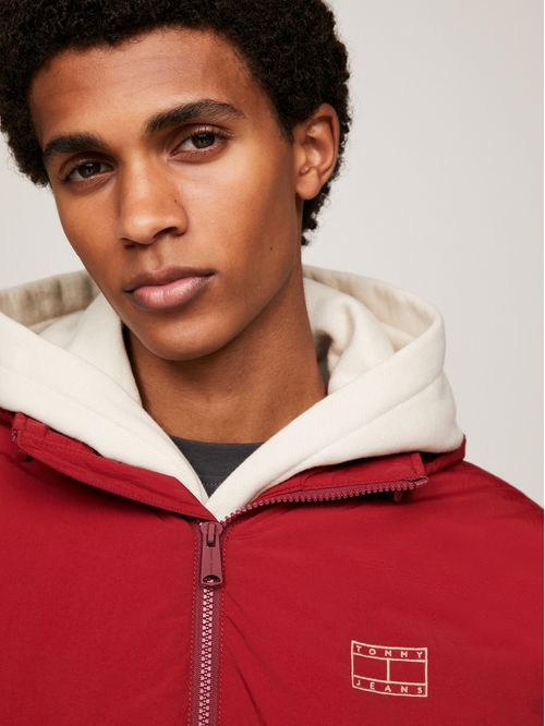 Chumpa con capucha y logo tonal