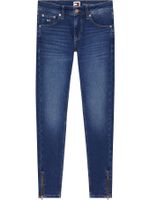 Jeans-denim-skinny-con-zipper-en-los-tobillos.-