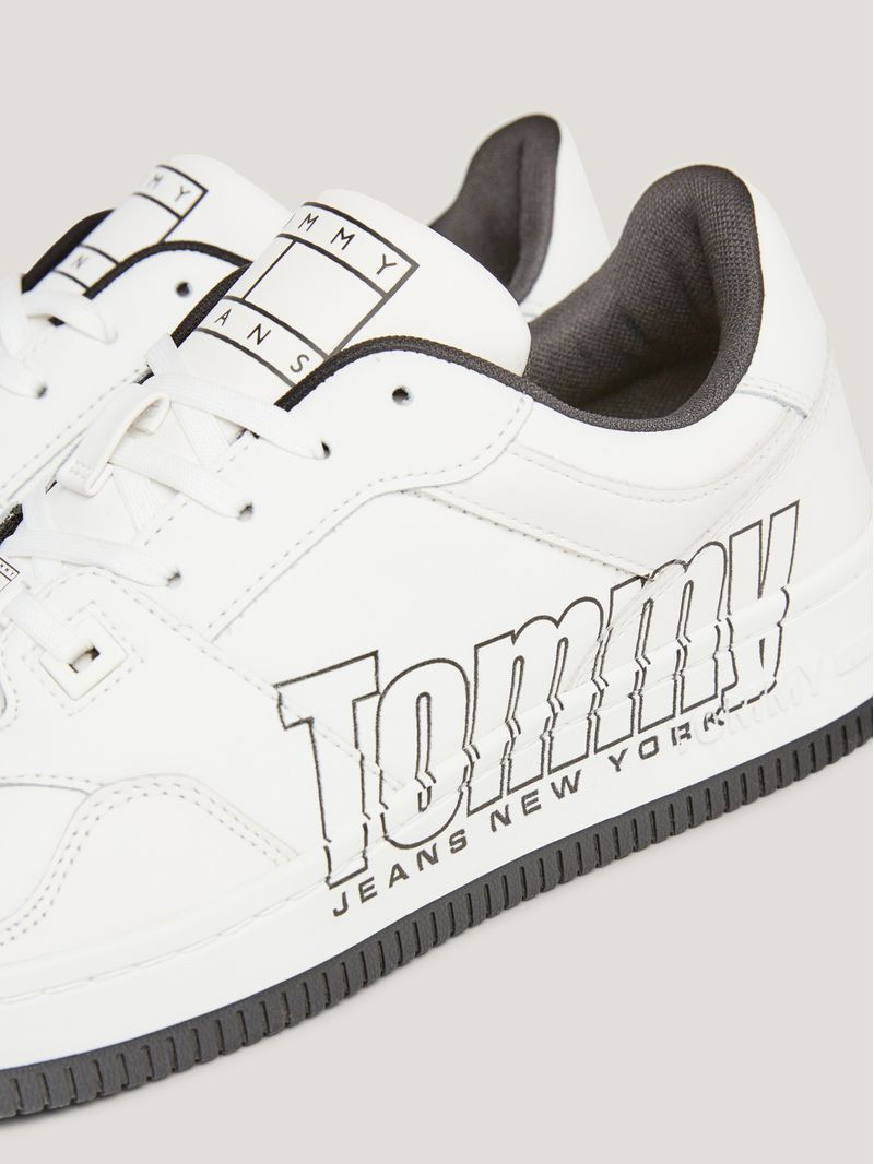 Zapato-tenis-de-cuero-con-logo-a-contraste