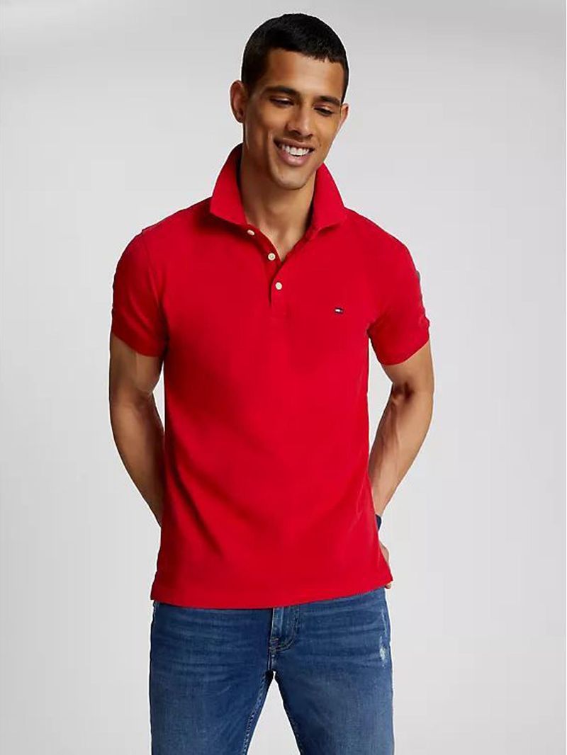 Polo-con-logo-bordado