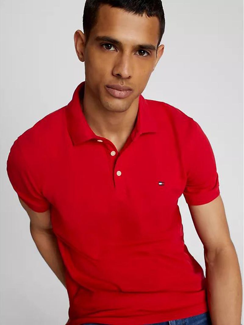 Polo-con-logo-bordado