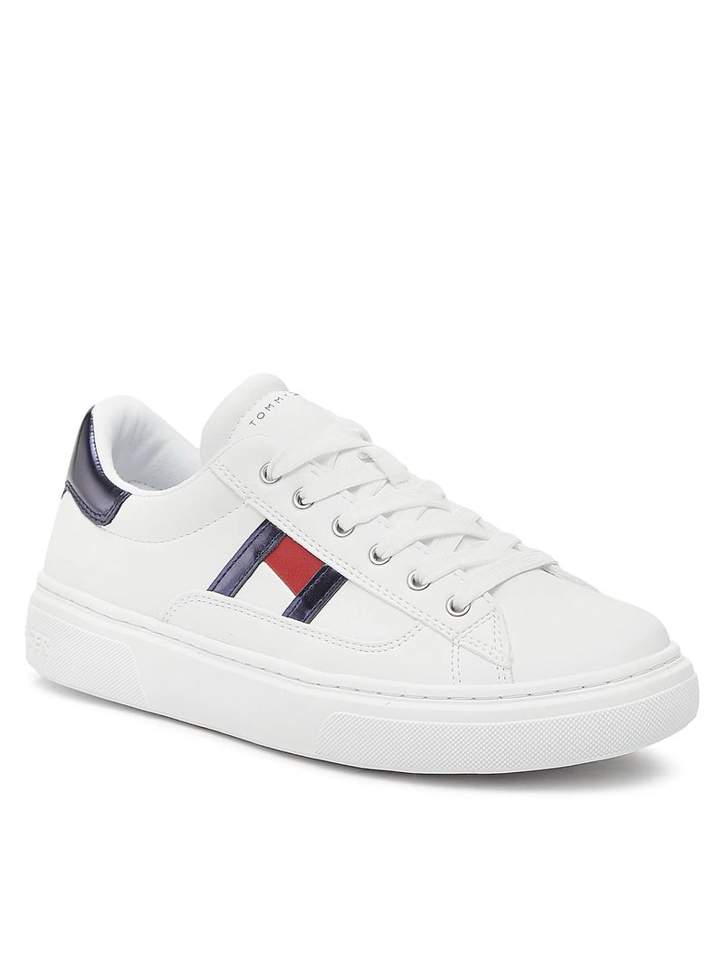 Zapato-tenis-con-logo-en-el-lateral