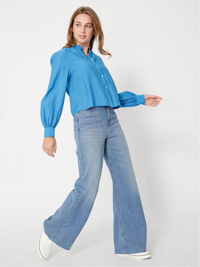 Camisa-sin-cuello-con-corte-cropped