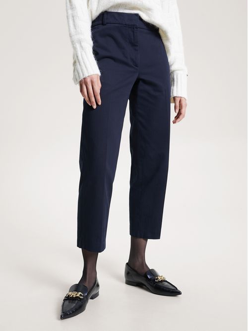 Pantalón chino Essential recto de corte slim