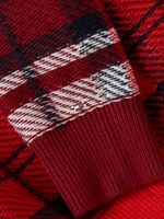 Sueter-de-cuadros-con-cuello-redondo
