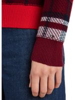 Sueter-de-cuadros-con-cuello-redondo