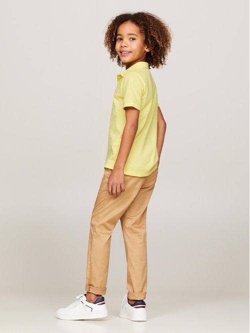 Polo con logo y corte regular essential