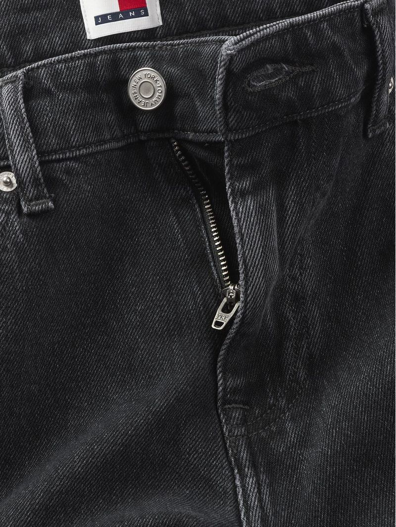Jeans-Austin-slim-con-detalles-distintivos