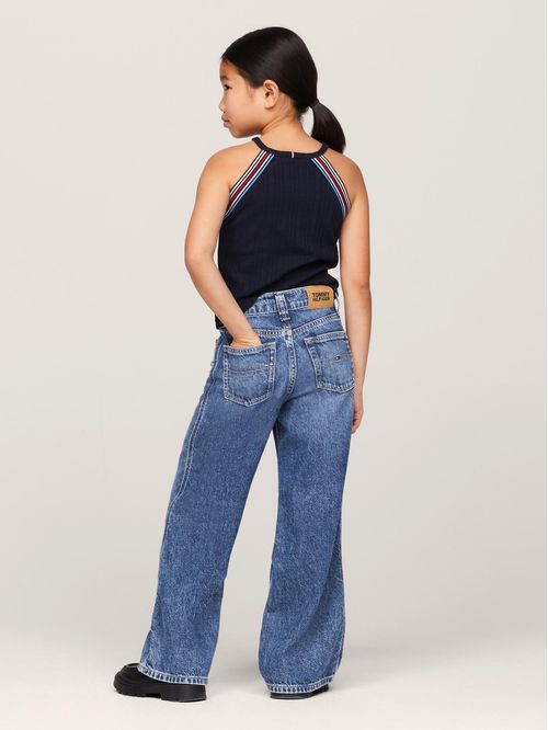 Jeans con pierna ancha y lavado oscuro