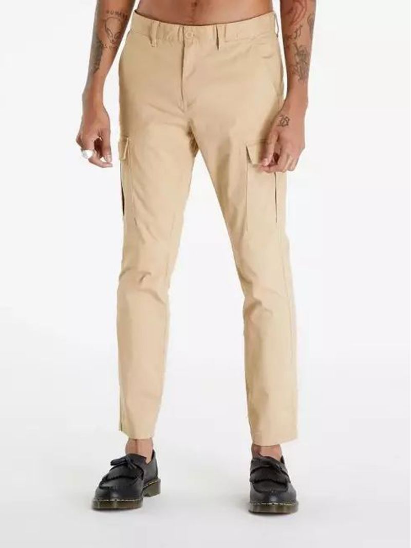 Pantalon-Austin-cargo-con-parche