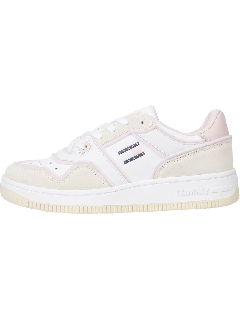 Zapato-tenis-de-baloncesto-con-texturas-mixtas
