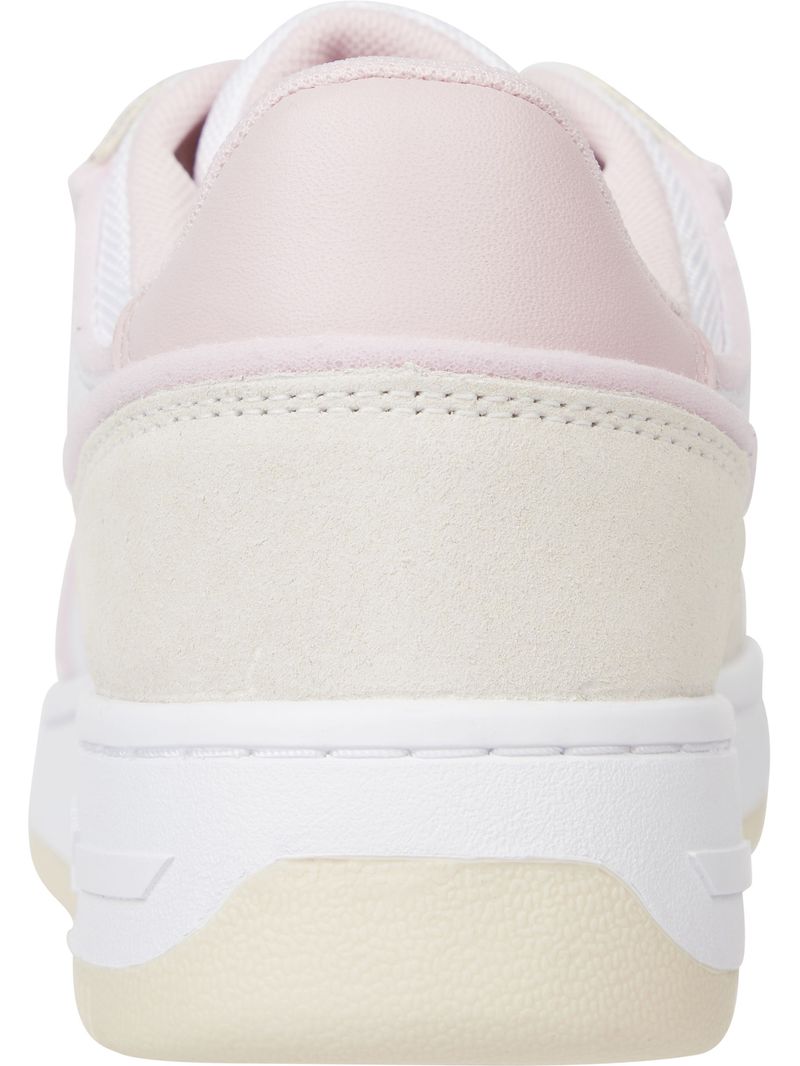Zapato-tenis-de-baloncesto-con-texturas-mixtas