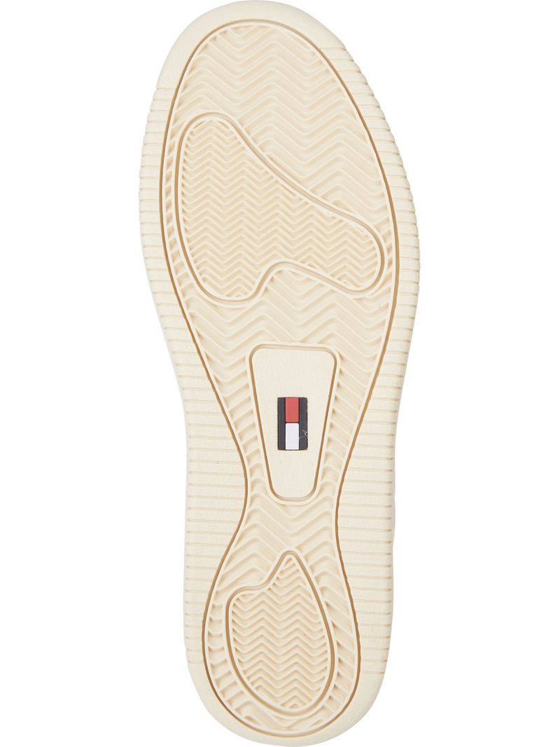 Zapato-tenis-de-baloncesto-con-texturas-mixtas