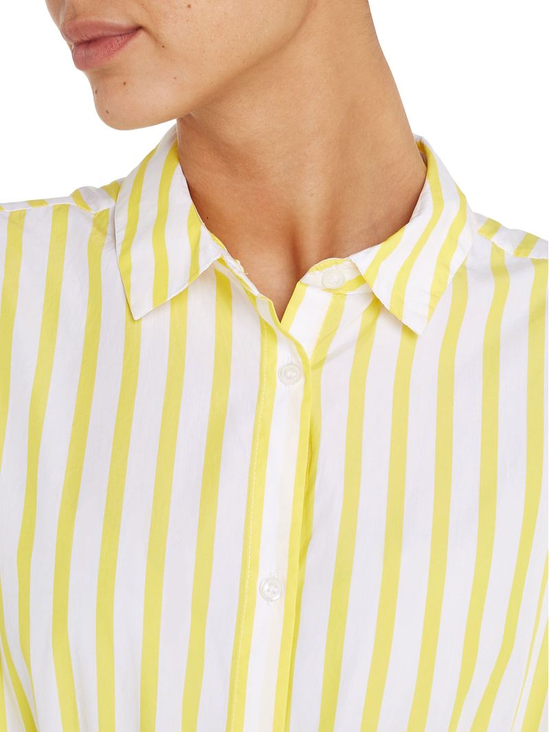 -Vestido-de-rayas-con-cuello-ingles