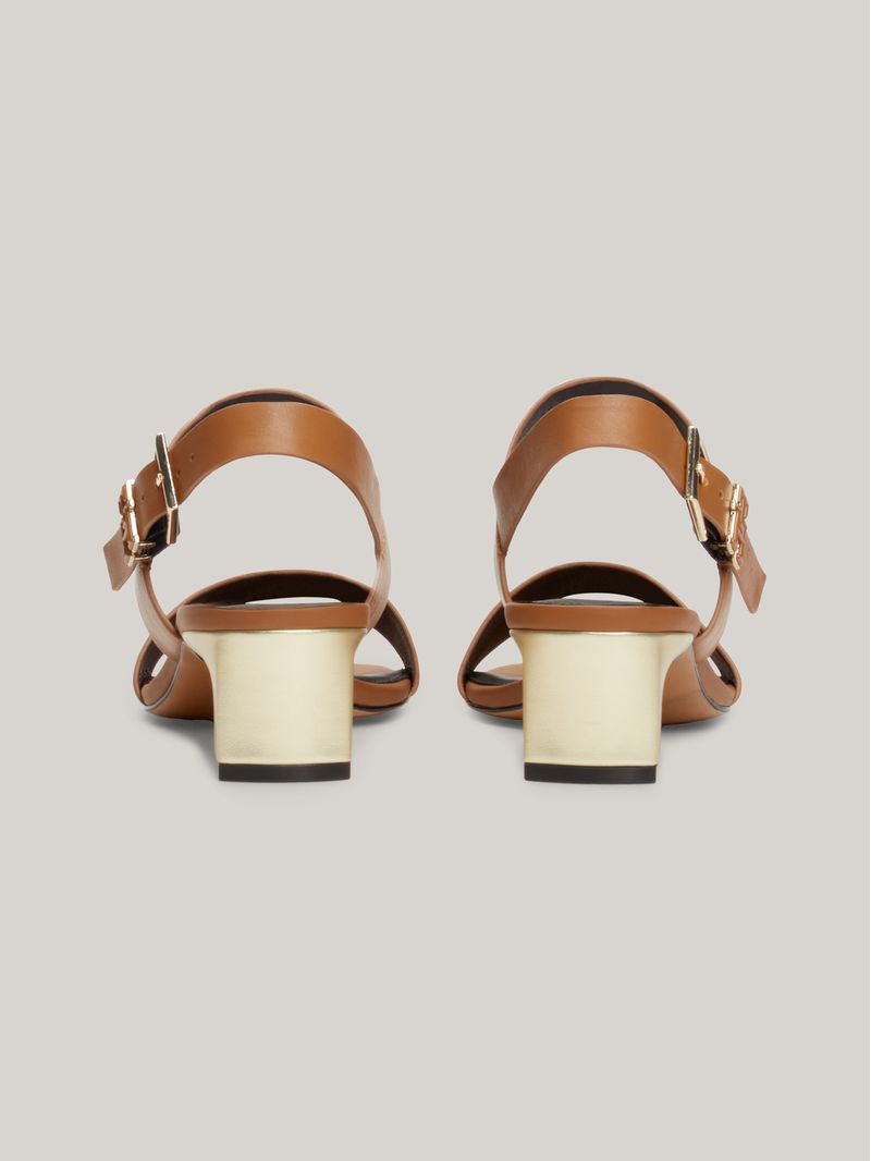 Sandalias-de-cuero-con-tacon-ancho-y-monograma