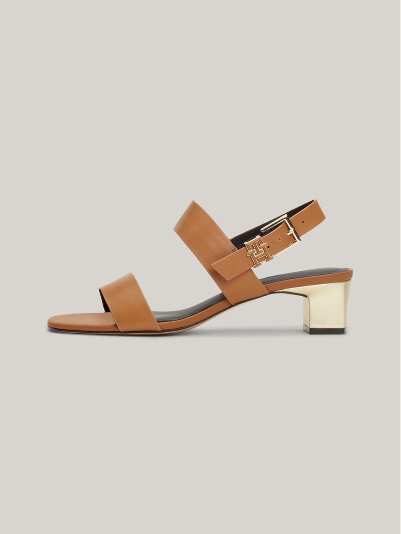 Sandalias-de-cuero-con-tacon-ancho-y-monograma
