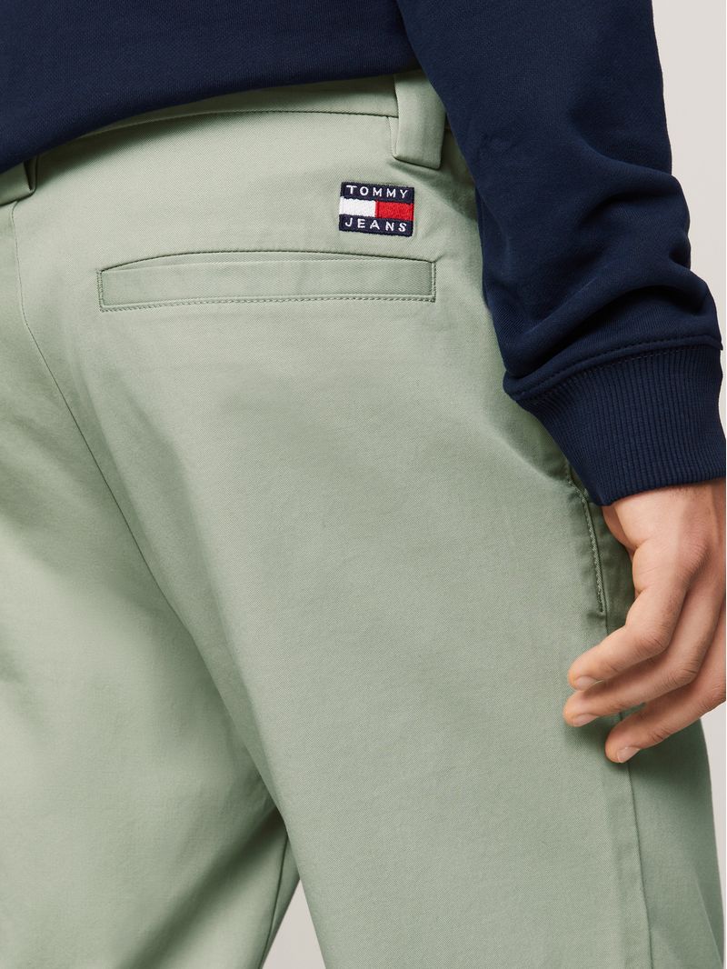 Pantalon-chino-Dad-recto-con-pierna-conica