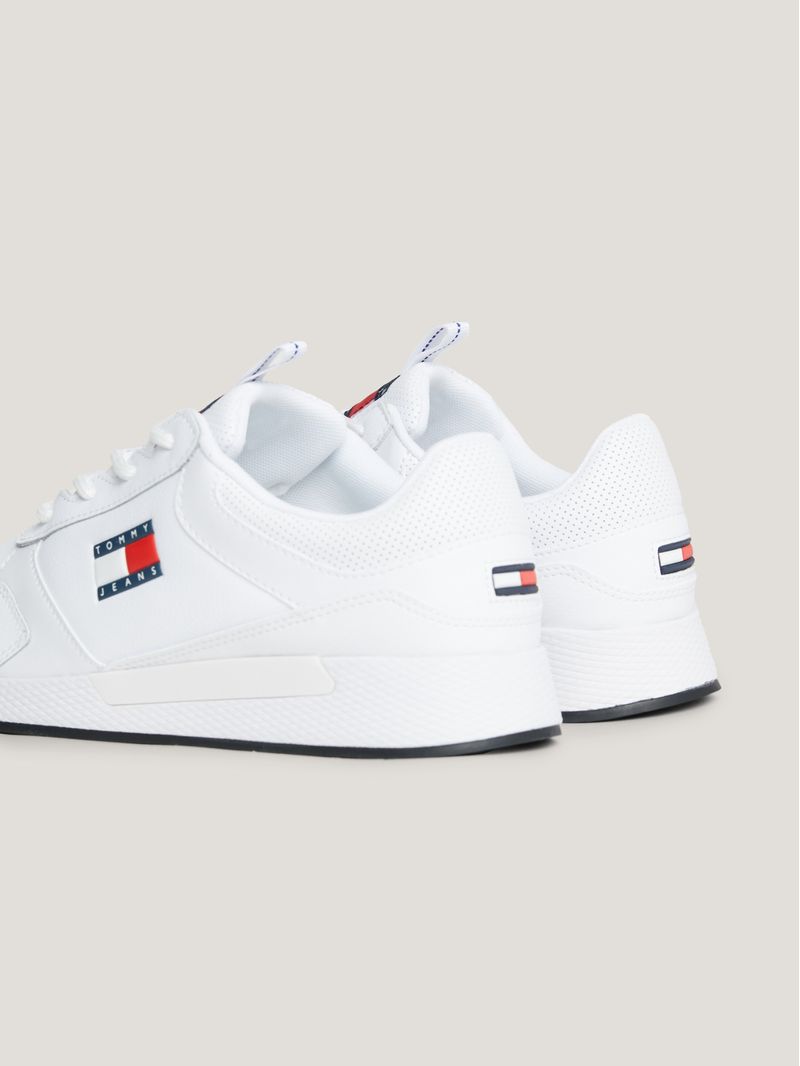 Zapato-tenis-Essential-flexibles-con-parche