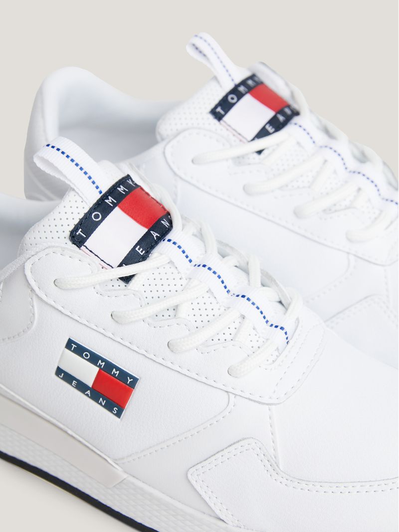 Zapato-tenis-Essential-flexibles-con-parche