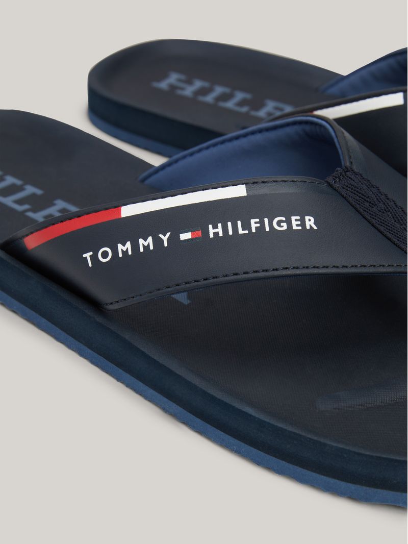 Chancletas-con-logo-en-la-tira