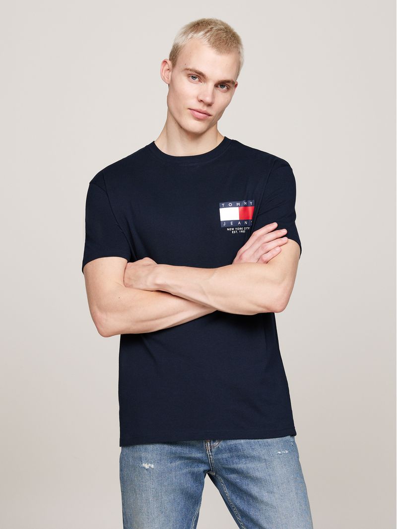 Playera-con-logo-en-la-espalda