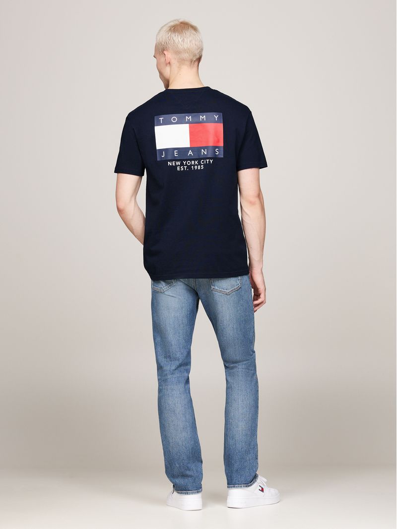 Playera-con-logo-en-la-espalda