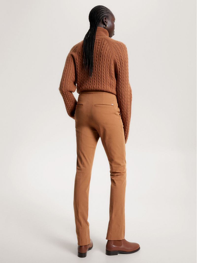 Pantalon-slim-de-gabardina