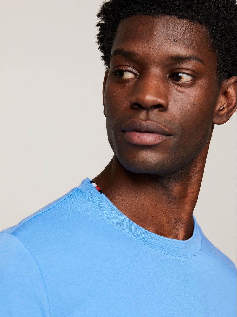 Playera-de-corte-slim-con-logo-en-la-manga