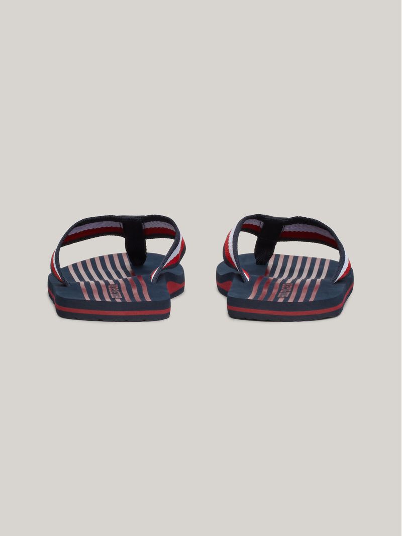 Chancletas-con-cinta-distintiva-en-tiras